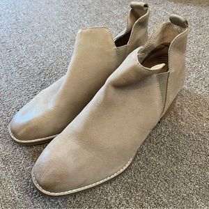 Seychelles Offstage Chelsea Leather Boot in Taupe